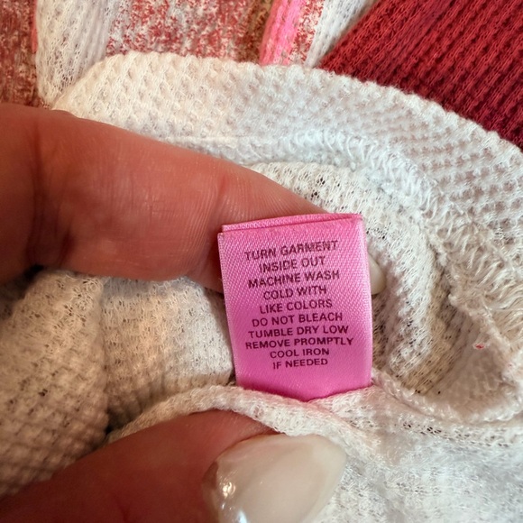 PINK Victoria's Secret Oklahoma Sooners Red and White Long Sleeve Tee - Picture 3 of 4